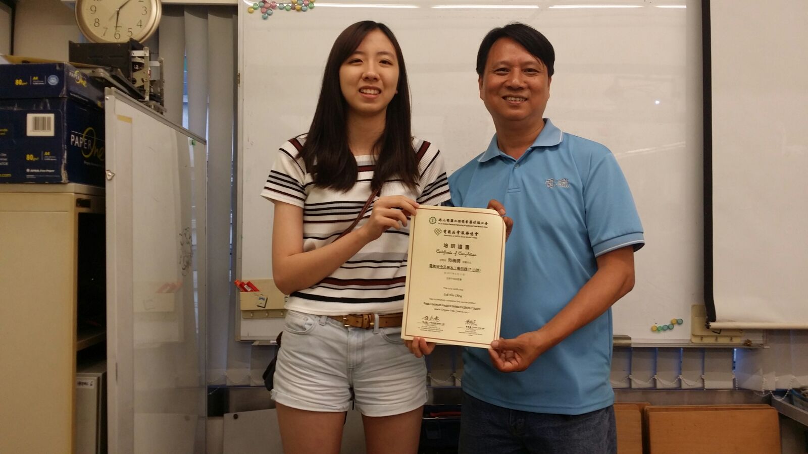 無止橋慈善基金活動，由港九電器工程電業器材職工會和電職社會服務協會合辦。難得共聚一堂合照留念。